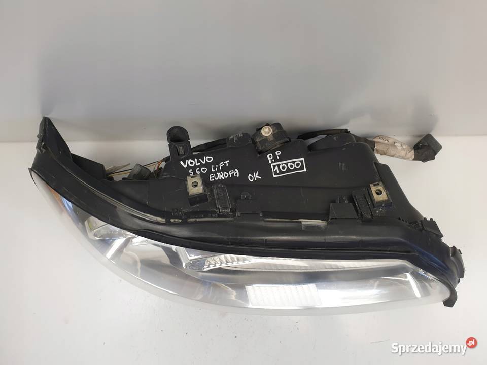LAMPA PRAWA Volvo S60 I V70 II LIFT PRZEDNIA Rudka