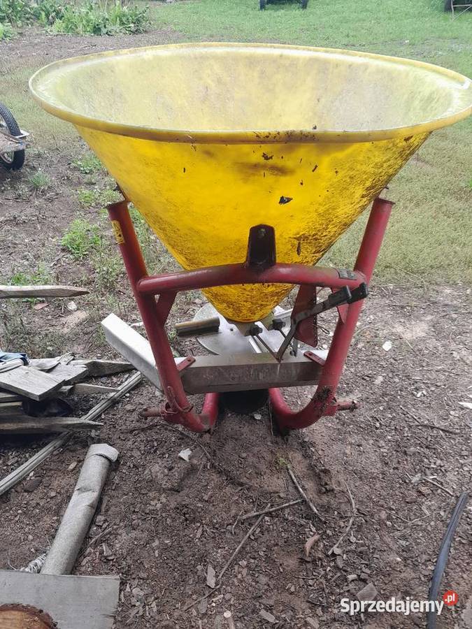 Rozsiewacz nawozów siewka siewnik lejek Sochocin