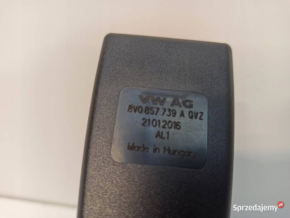 ZAPINKA PASA GOLF 7 A3 8V0857739A