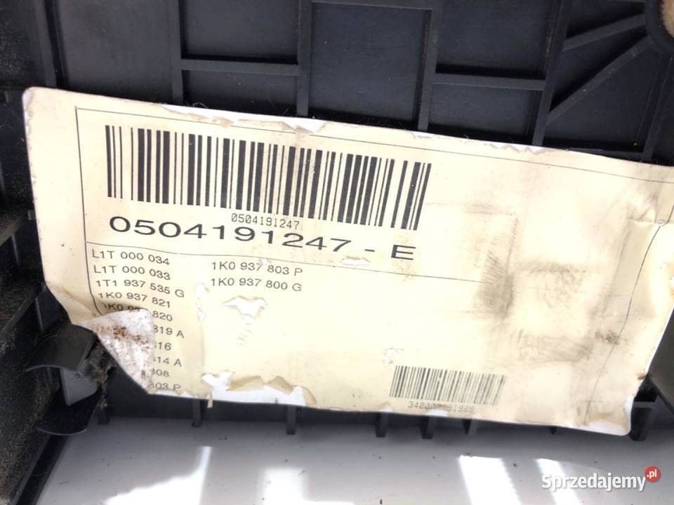 SKRZYNKA BEZPIECZNIKÓW VW TOURAN 1K0937803P