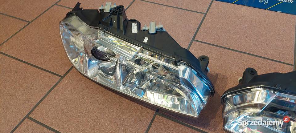 Komplet nowych reflektorów do Peugeot 406 coupe osobowe