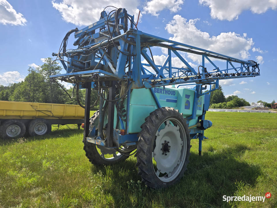 Opryskiwacz BERTHOUD MACK 32 DPA 3200 L 26 m Zaczepiane Włosty sprzedam