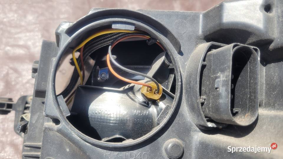 SKODA OCTAVIA III XENON PRAWA LAMPA PRZÓD