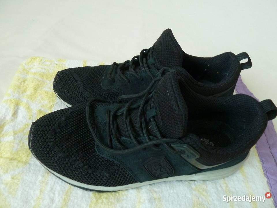 czarne sneakersy firmy Xti Sportowe Warszawa