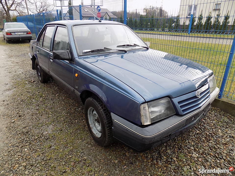OPEL ASCONA C 8188r ZDERZAKSILNIKMASKA i inne małopolskie Andrychów