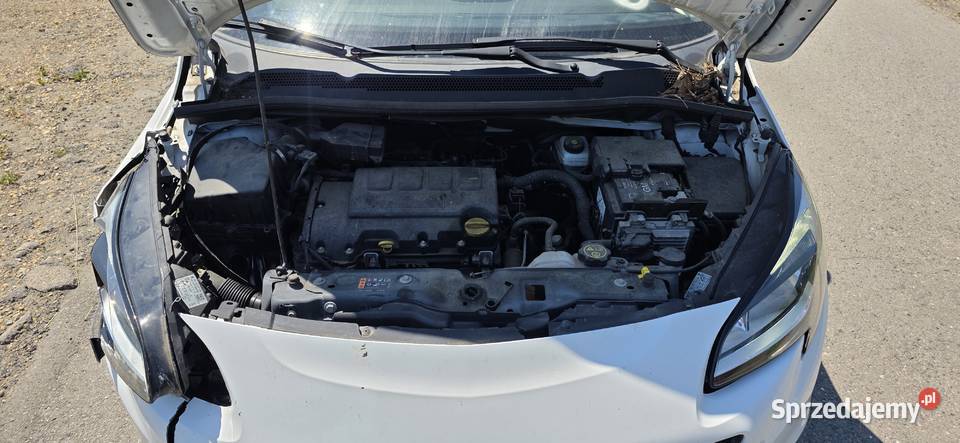 Opel Corsa E 14 90 uszkodzony