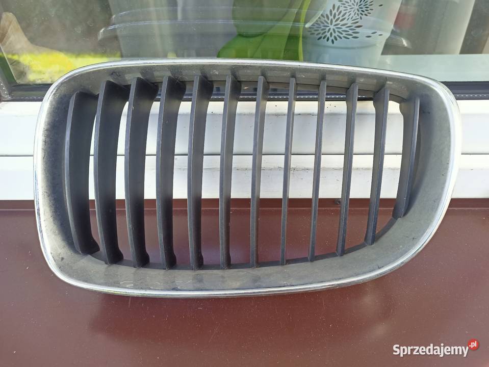BMW E90 E91 E92 nerka grill atrapa przednia lewa Karoseria Sieradz
