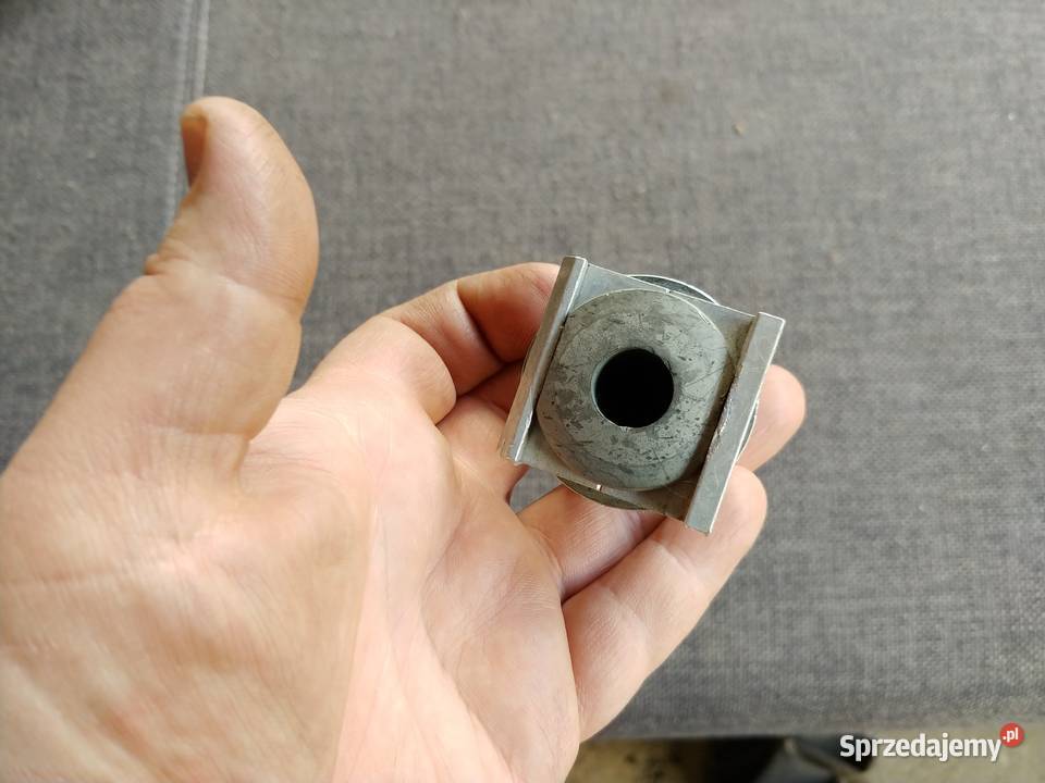 Oś ośka tylna tył Suzuki DL 1000 Vstrom