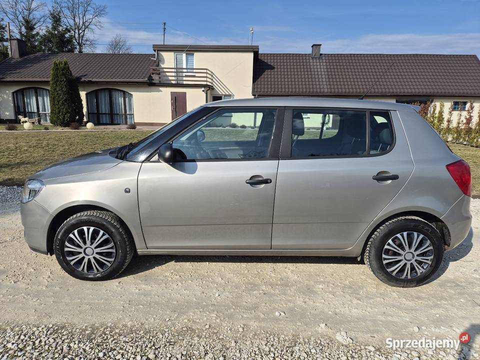 Skoda Fabia 14 benzyna niski przebieg Rok produkcji 2009 Zelów