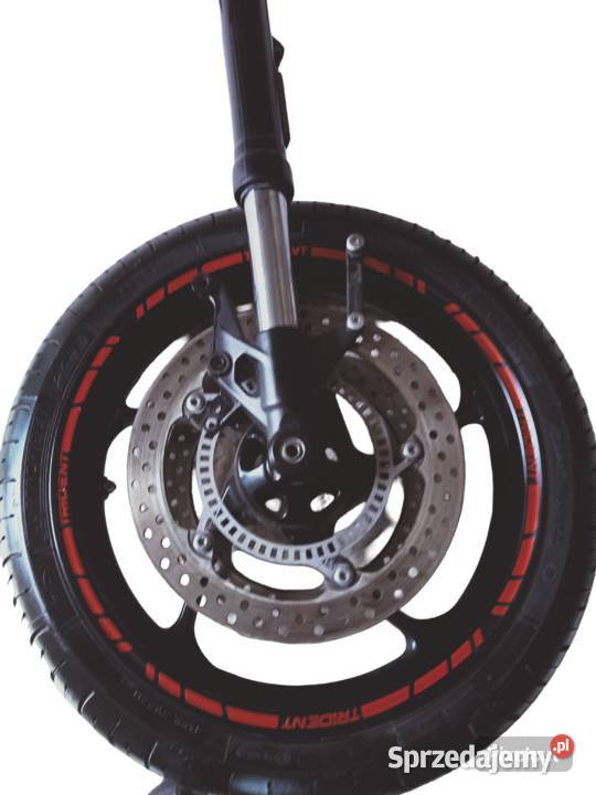 Przednie koło motocykla Triumph Trident 660