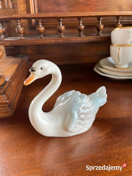 Figurka łabędzia Bez sygnatury Urocza 55 Porcelana i szkło Antyki, Sztuka, Kolekcje sprzedam