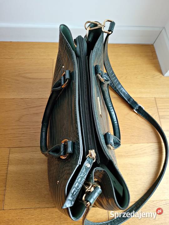 Zielona torebka na ramię okucie w kolorze złotym Liszki