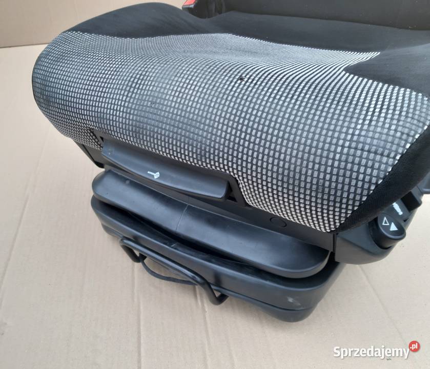 MAN TGX EURO 6 FOTEL KIEROWNY LEWY Bieleń