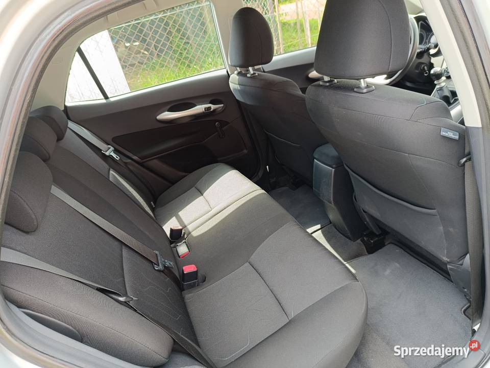 Toyota Auris Lift 133 Dual VVTi 101 74000 2012 z srebrny