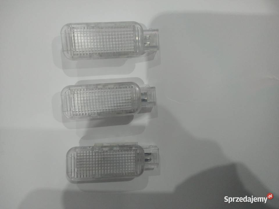 Lampka Oświetlenie Wnętrza Drzwi 8D0 947 415