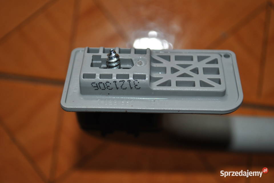 Uchwyty górne podsufitki BMW E60 E61 podsufitki Wyposażenie wnętrza Poręba