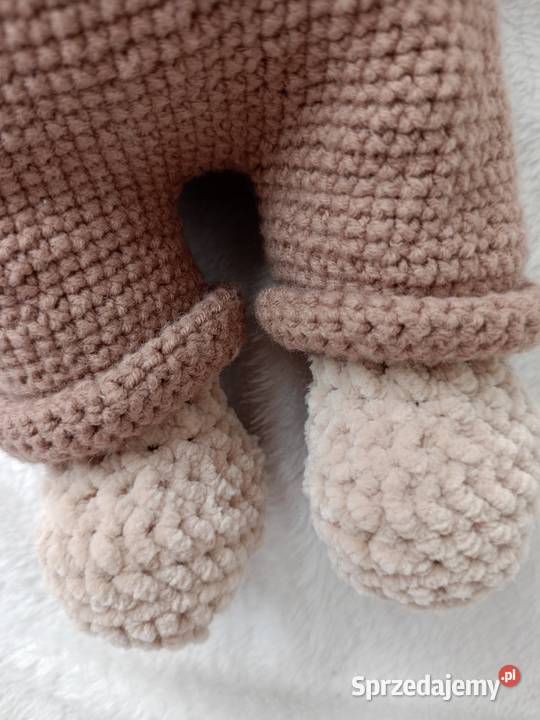 Miś robiony własnoręcznie na szydełku