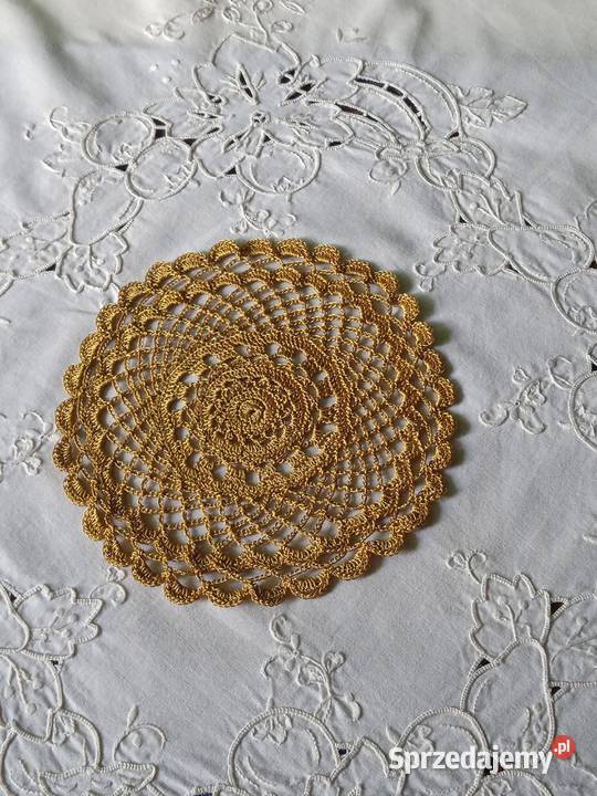 HAFTOWANA SERWETA STOŁOWA W KWADRACIE Obrusy i serwety Piła