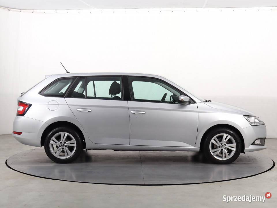 Skoda Fabia 10 TSI światła przeciwmgielne Motoryzacja