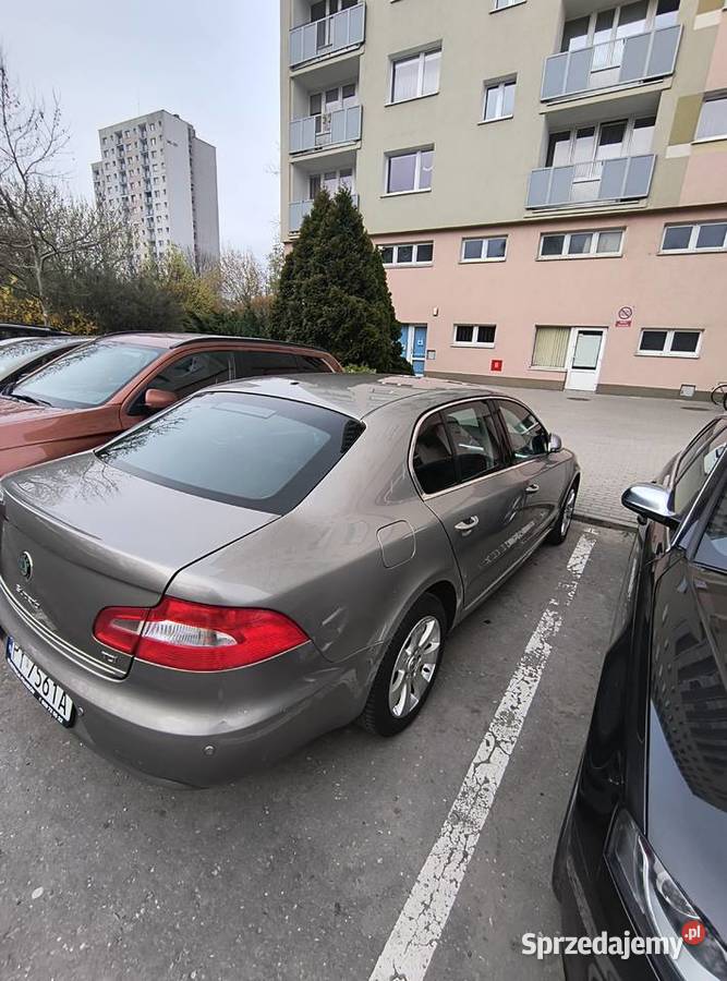 Skoda Superb z niskim przebiegiem Superb Poznań