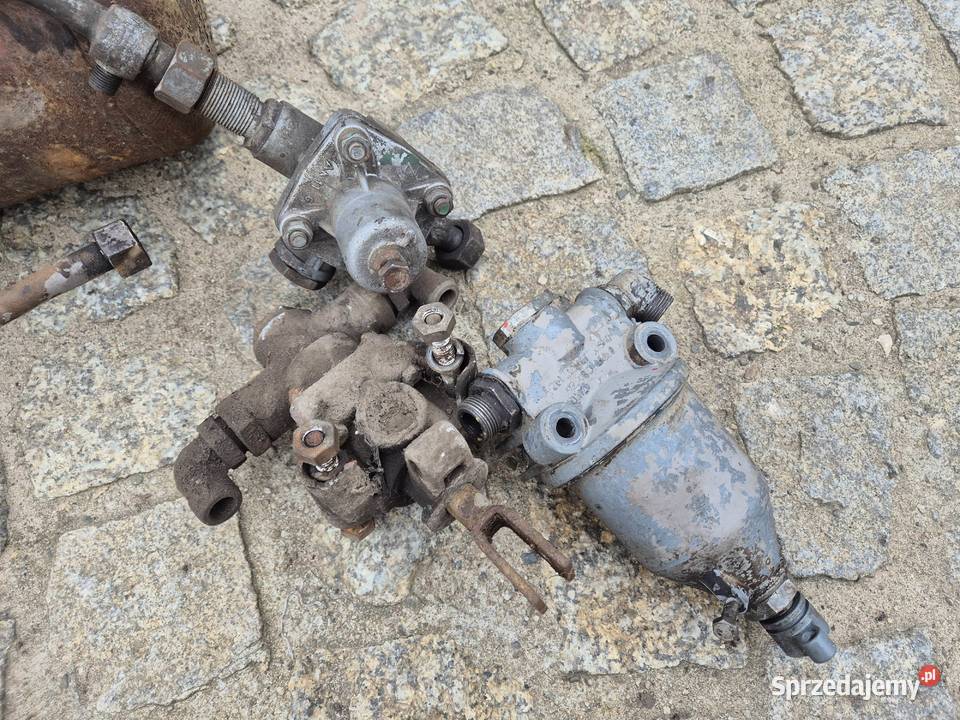Pneumatyka C330 Ursus zbiornik zawór regulator Bucze