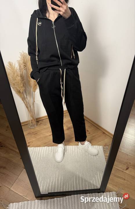 Czarny dres damski premium z ozdobnymi zamkami Rozmiar uniwersalny Ostrzeszów