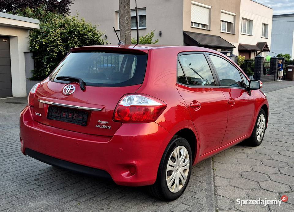 Toyota Auris 16 Benzyna Rok produkcji 2011 wielkopolskie Leszno