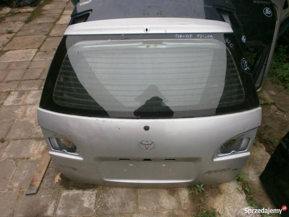 Toyota avensis kombi 1998 2002 klapa tył z szybą