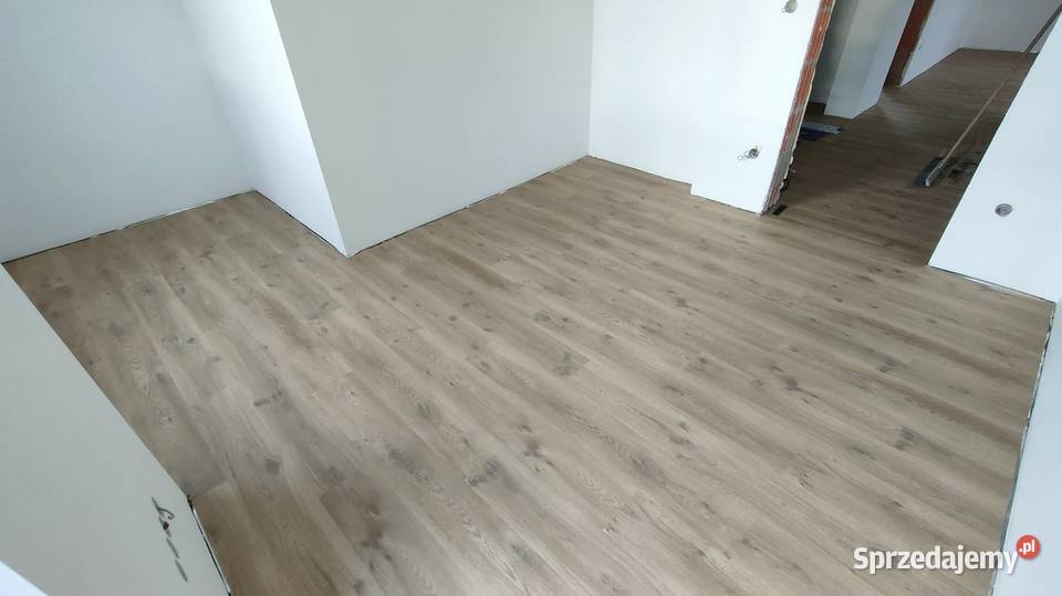 Montaż paneli podłogowych montaż drzwi jodełka Cieszyn