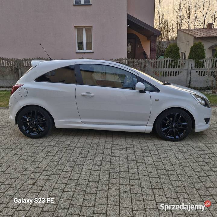 Opel Corsa D 14 Benzyna Pakiet OPC Line Biały nieuszkodzony Częstochowa