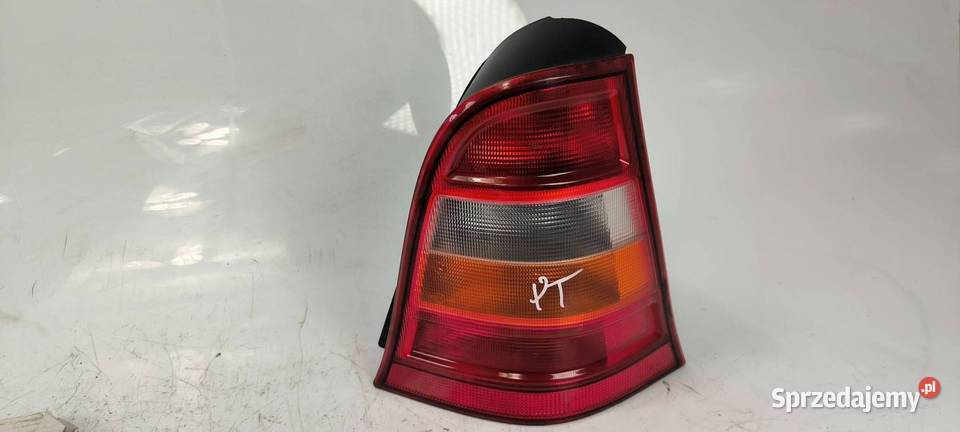 LAMPA PRAWA TYŁ MERCEDES BENZ A 140 osobowe Lipno