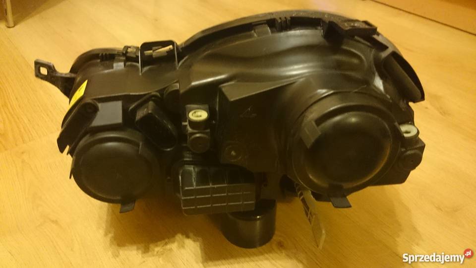 Lampa przód prawa VW Volkswagen Polo 9N 6Q 0105 Katowice sprzedam