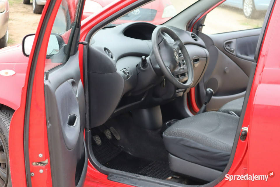 Toyota Yaris 2004r 10 Benzyna 5 Drzwi czerwony mazowieckie Warszawa