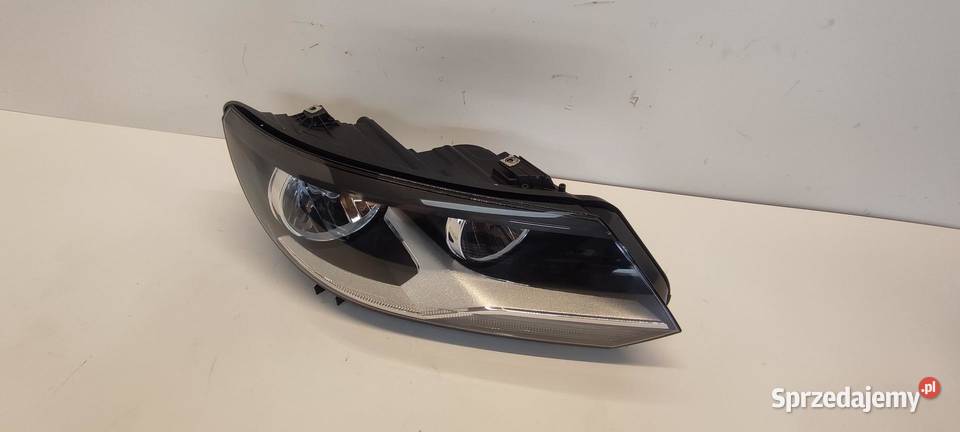 VW TIGUAN LAMPA REFLEKTOR PRAWA LIFT RHD ANGLIK osobowe