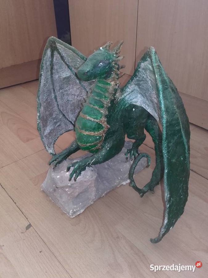Smoczyca z gipsu