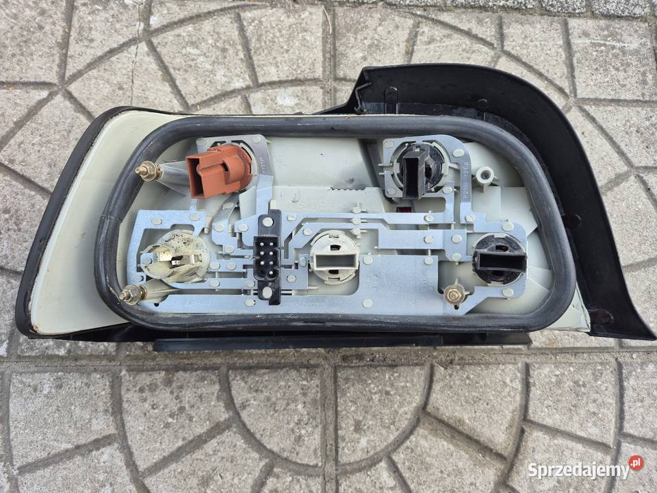 BMW e36 coupe cabrio lampy tylne mpakiet biały