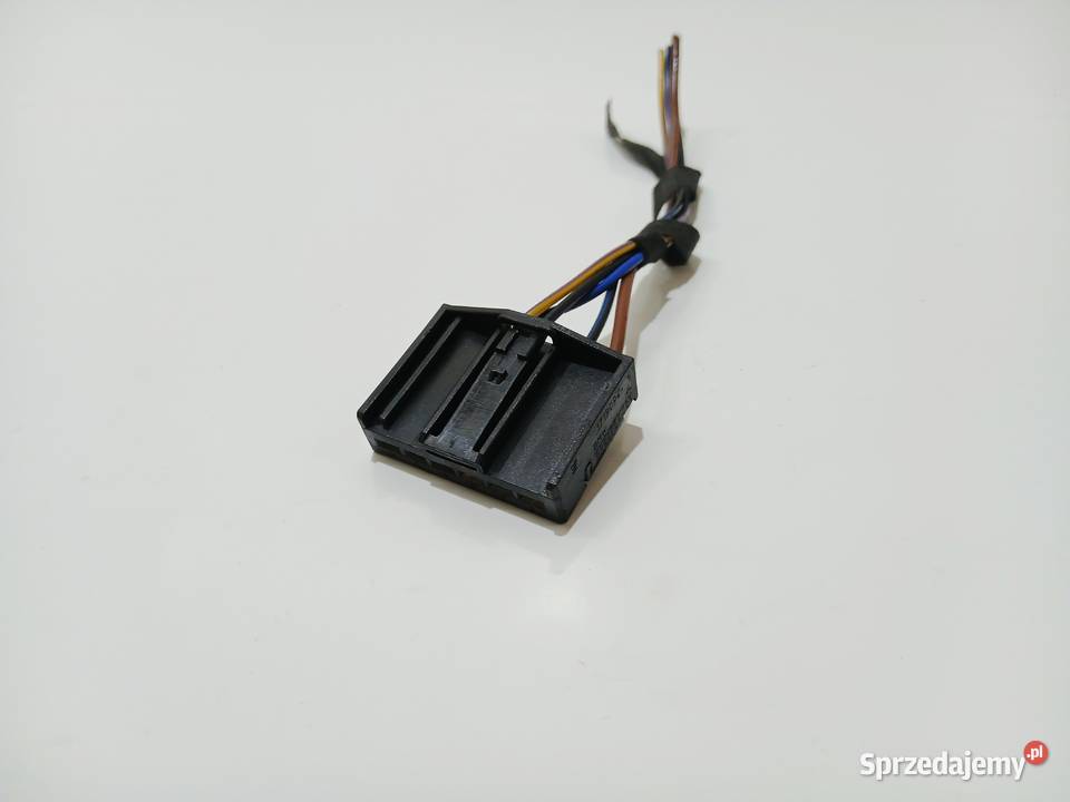 KOSTKA LAMPY W BŁOTNIK TYŁ BMW X1 E84 LCI Strzyżewice