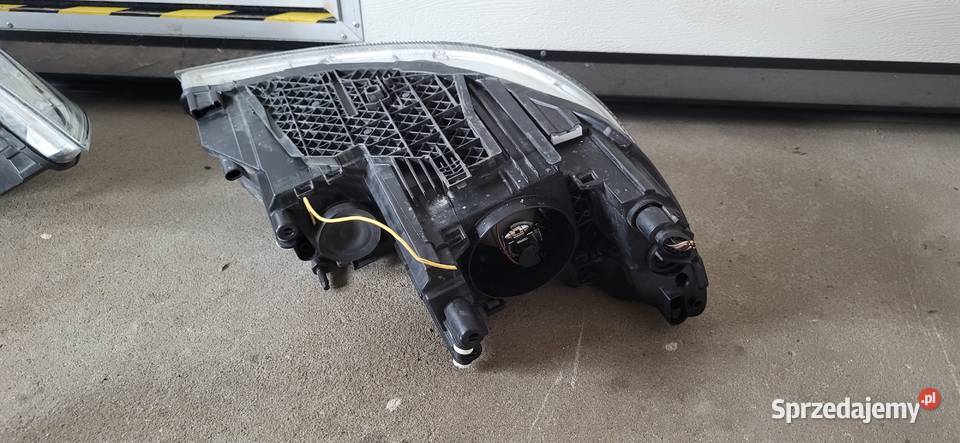 Lampy skoda octavia 2 H7 osobowe Narol sprzedam
