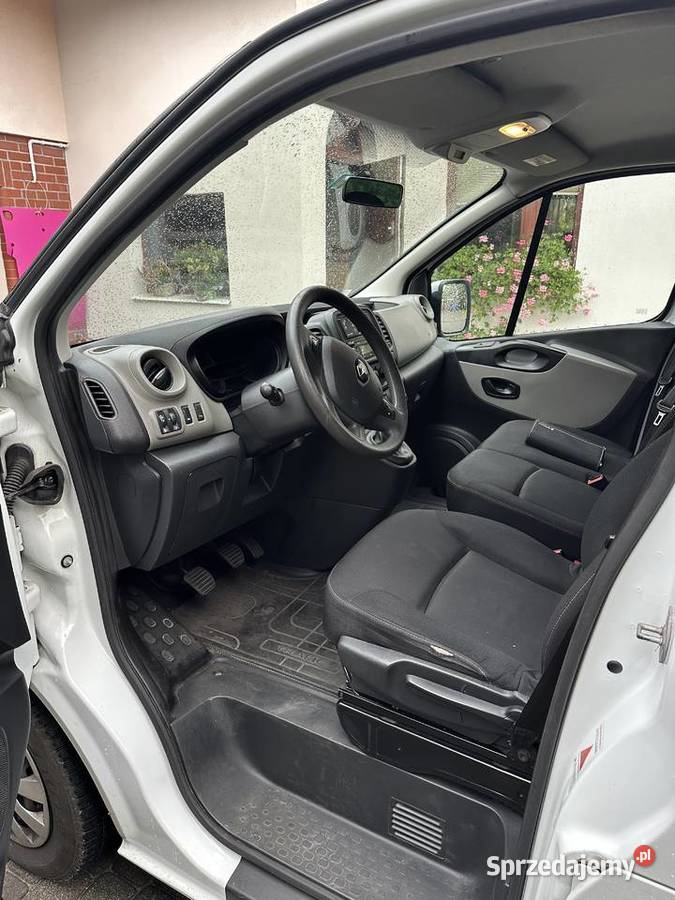 Renault Trafic III 16 diesel wersja long 9 osób przyciemniane szyby