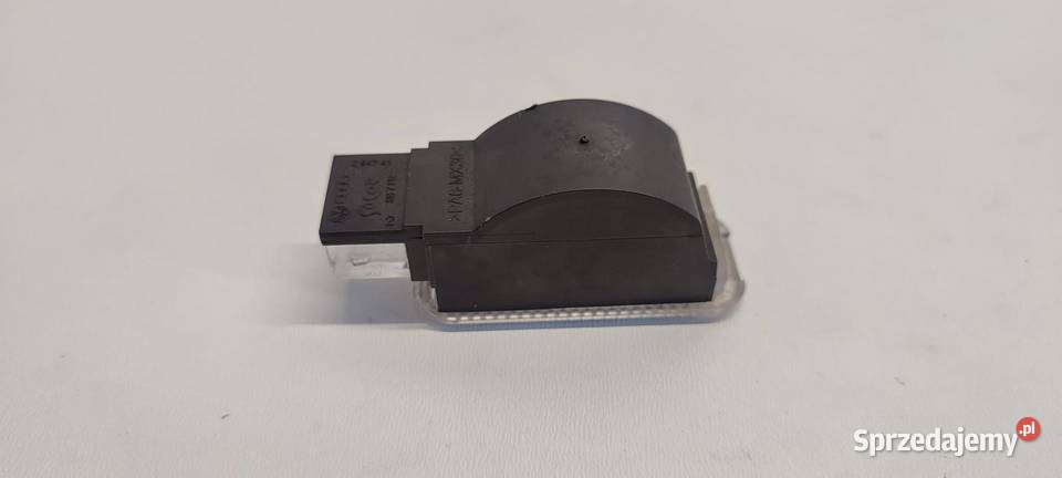 AUDI Q3 8U LAMPKA KABINY 3B0947415B