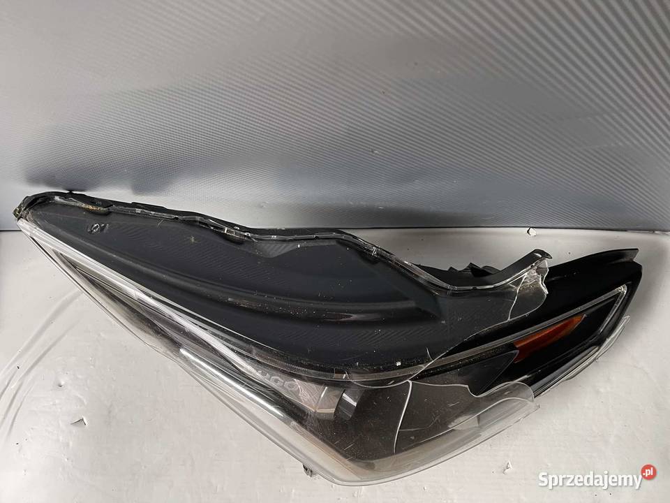 TOYOTA AYGO 2 LIFT PRAWA LAMPA PRZÓD Ostroróg sprzedam