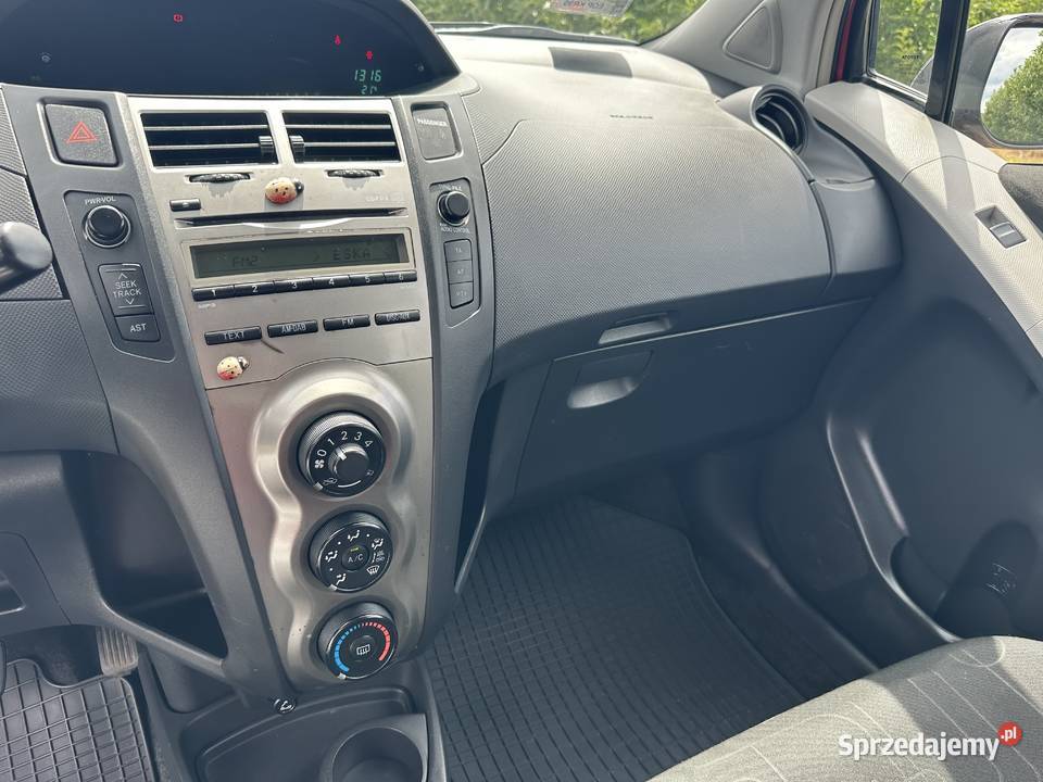 Toyota Yaris II 10 Benzyna 2009 Salon Polska manualna