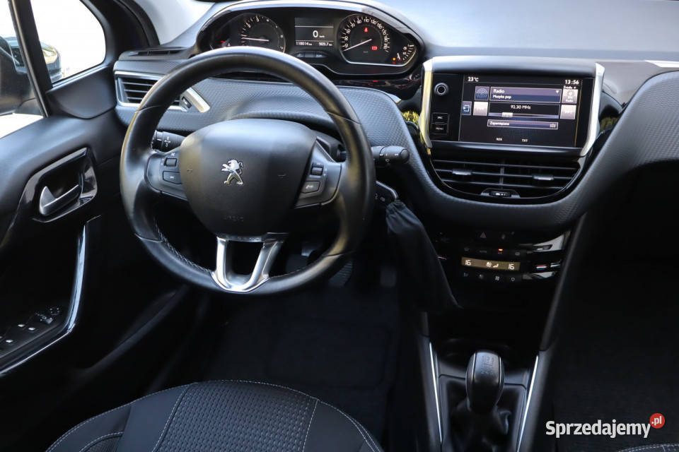 Peugeot 208 12 PureTech światła przeciwmgielne