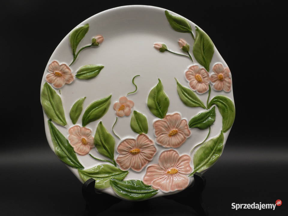 Dekoracyjny talerz ceramiczny reliefowy motyw Raszków