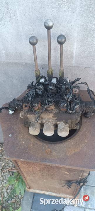 Rozdzielacz hydrauliczny 3sekcyjny Cyklop T214 Uniejów