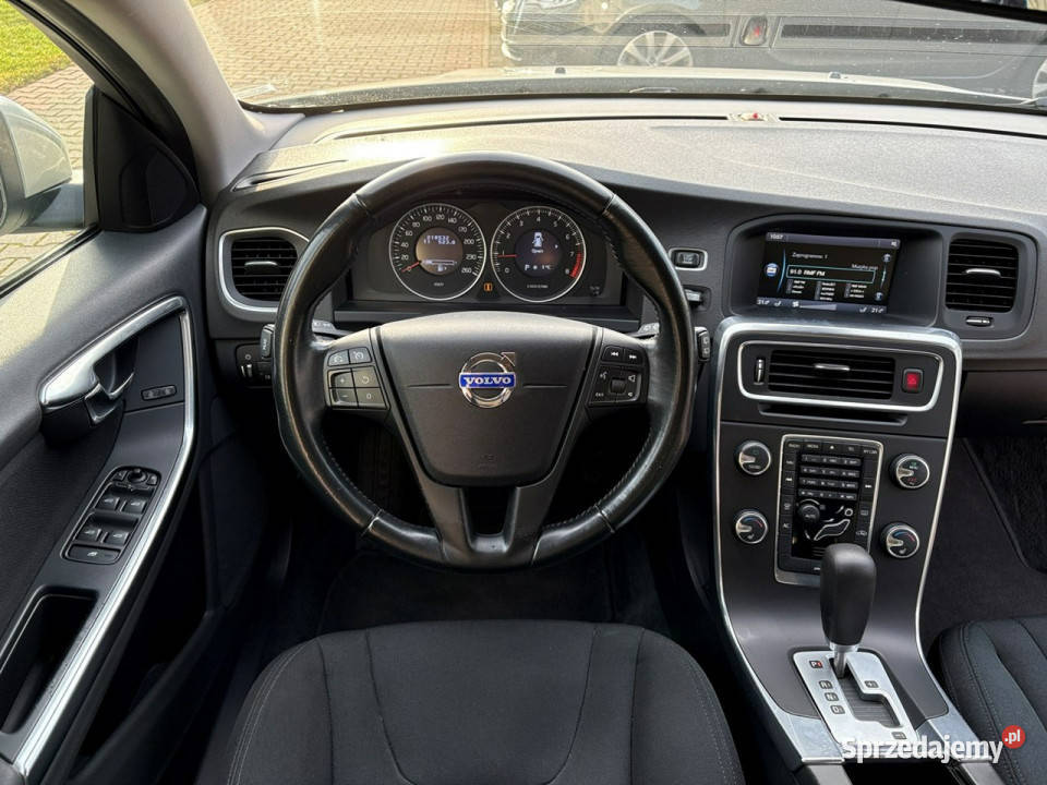 Volvo V60 T4 180 Podgrzewane fotele Hak odpinany Rok produkcji 2011 Lipówki