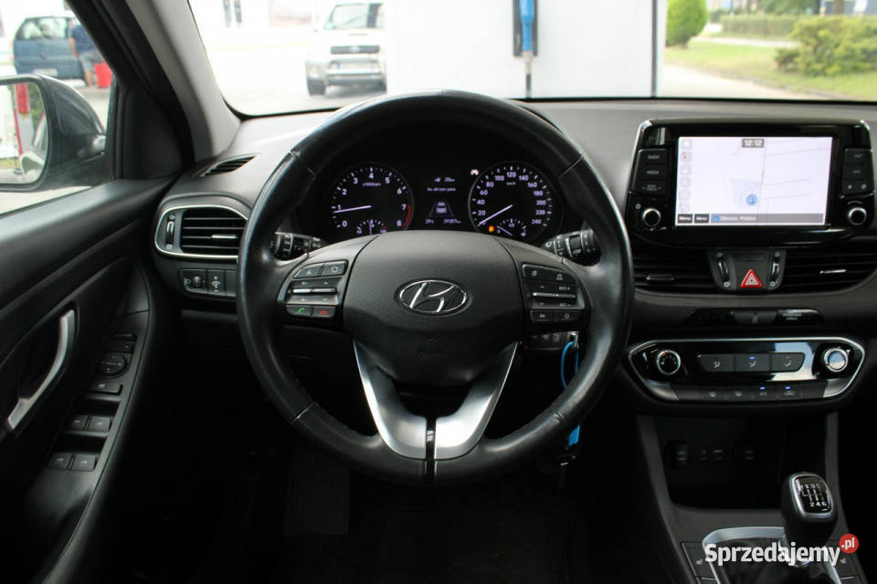 Hyundai i30 Bezwypadkowy maly przebiegBogata lakier metallic Motoryzacja śląskie Gliwice