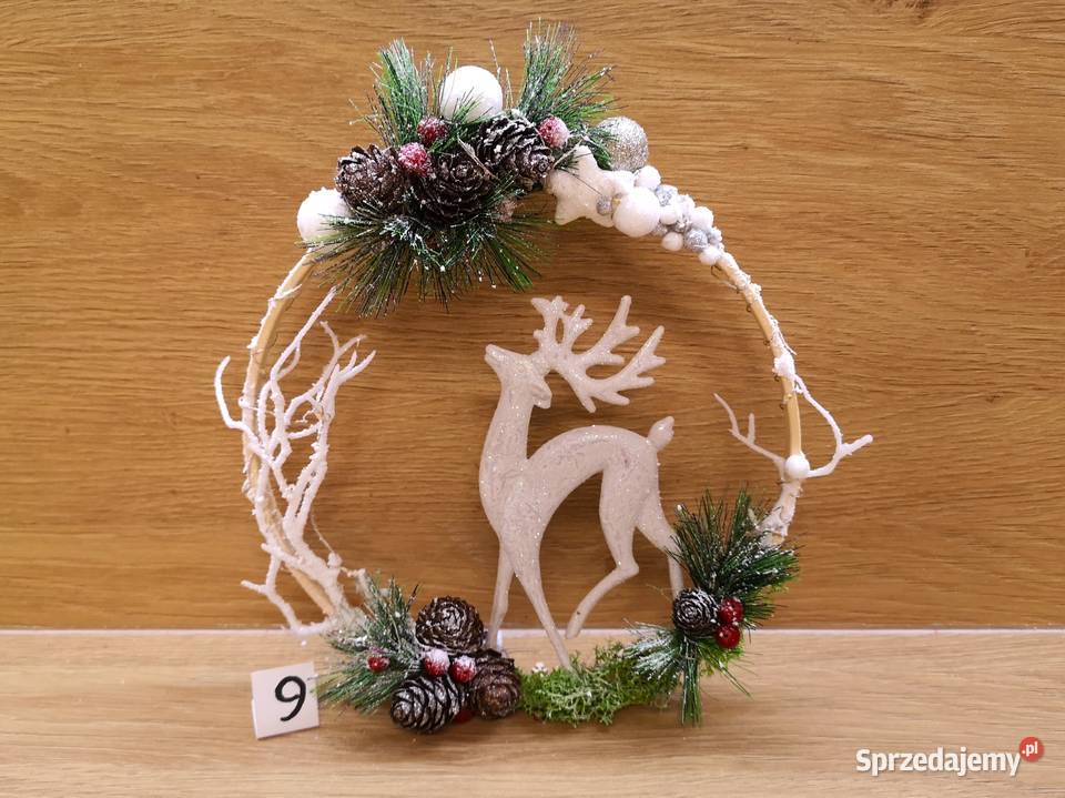 Stroik świąteczny na drewnianej obręczy LED