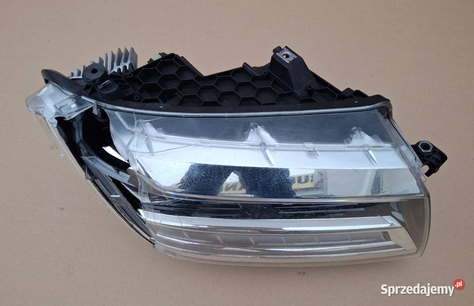 VW CRAFTER II MAN TGE REFLEKTOR PRAWY FULL LED Bieleń