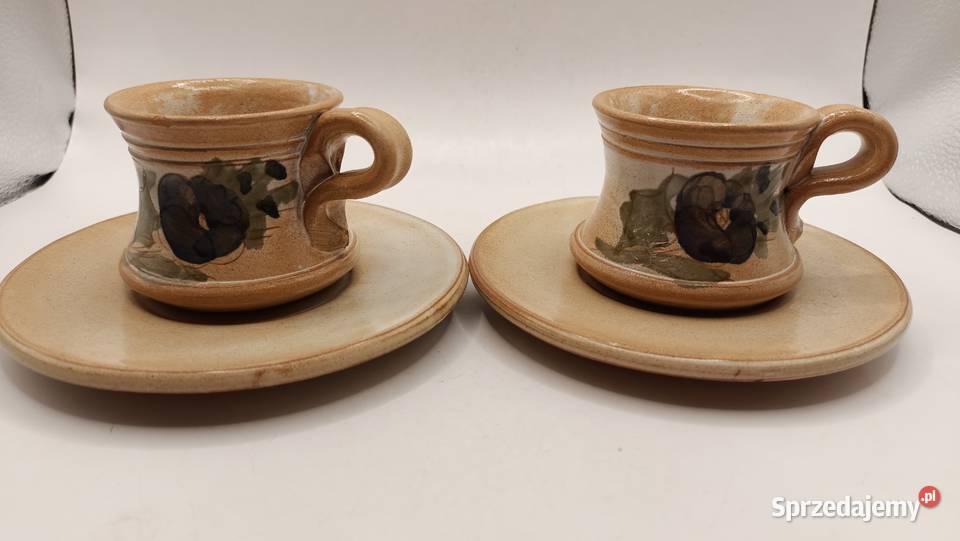 Filiżanka mniejsza ze spodkiem dwa razy